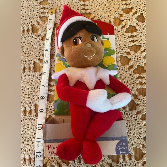 Elf on The Shelf: Christmas Plushee Pals Bundle Dark Skin Brown Eyed Boy - Picture 2 of 5